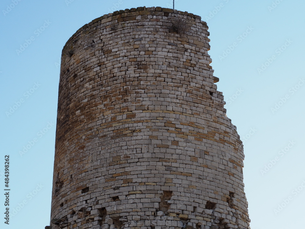torre de vigia del antiguo castillo de origen medieval de guimerá, lérida, españa, europa