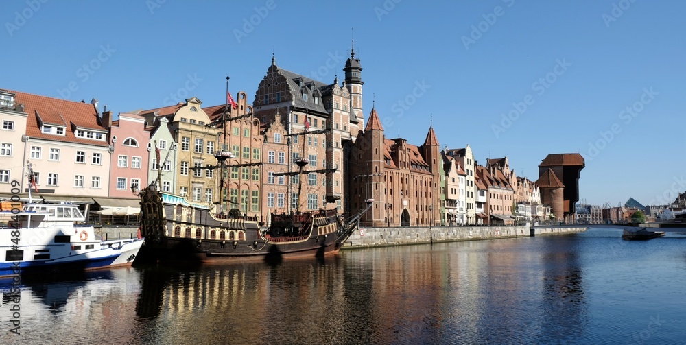 Fototapeta premium Panorama of Old Town in Gdansk and Motlawa river with ships.