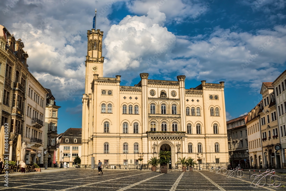 Fototapeta premium zittau, deutschland - marktplatz mit altem rathaus
