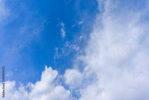 Refreshing blue sky and cloud background material_12