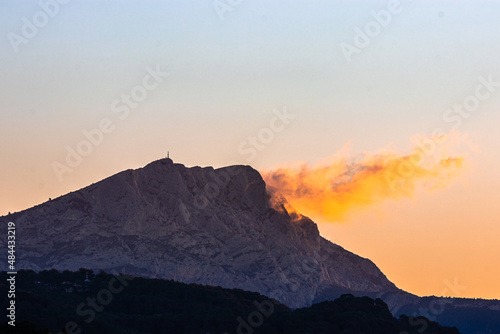 the Sainte Victoire mountain in the light of a winter morning © philippe paternolli