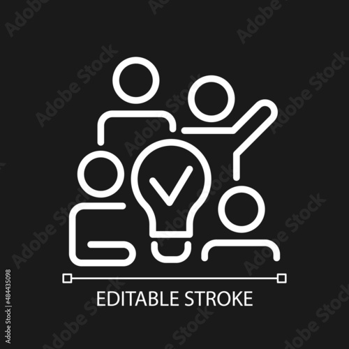Team brainstorming pixel perfect white linear icon for dark theme. Innovative strategy for group cooperation. Thin line illustration. Isolated symbol for night mode. Editable stroke. Arial font used