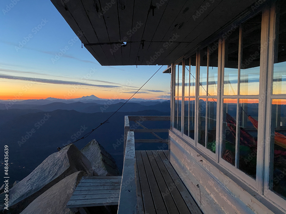Fototapeta premium Mount Pilchuck fire lookout at sunset