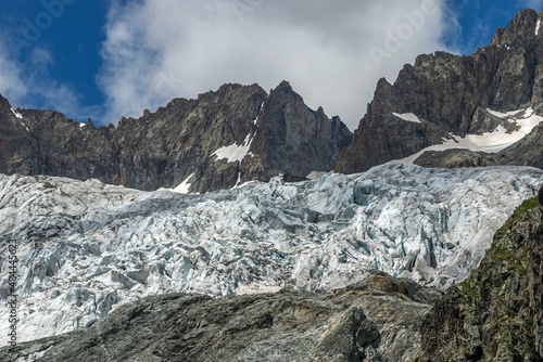 Glacier Blanc en été  , massif des Ecrins , Oisans , Hautes-Alpes , France photo