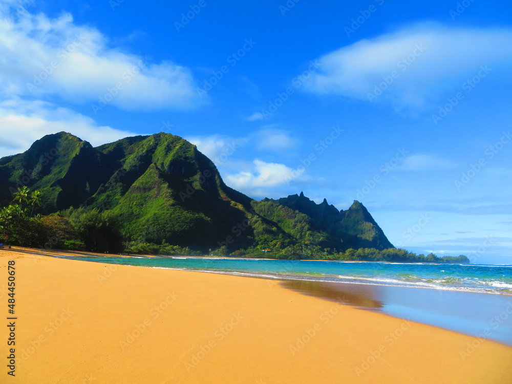 Fototapeta premium hiking beautiful beaches in hawaii