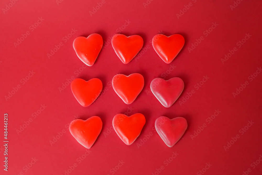 Unas golosinas de gelatina con forma de corazon para regalar en san valentin