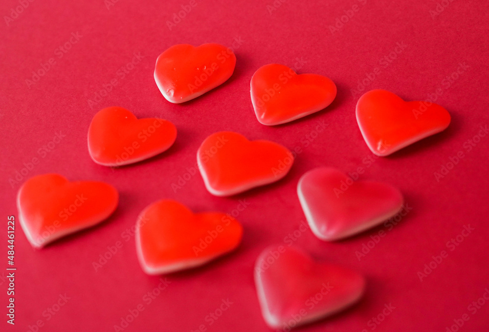 Fototapeta premium Unas golosinas de gelatina con forma de corazon para regalar en san valentin