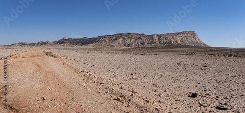 Foto General view of Mount Ardon, 722 m ASL, located to the East of the Ramon Crater,