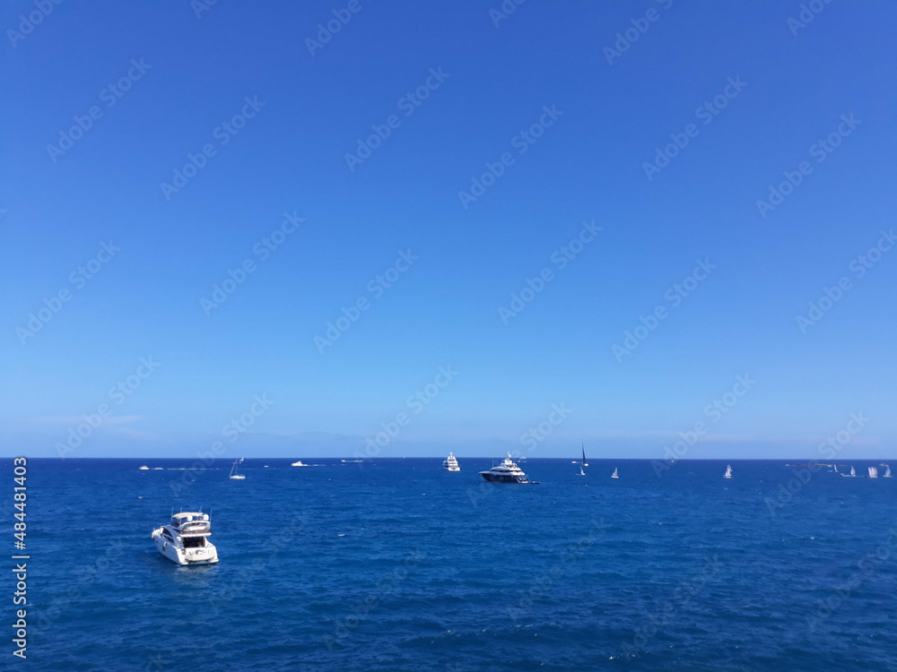 Bateaux au large d'Antibes