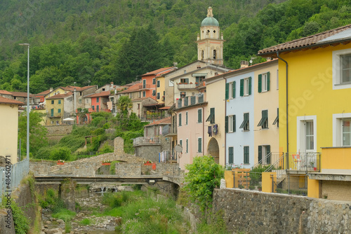 Panoramica del centro storico di Pignone in Liguria.