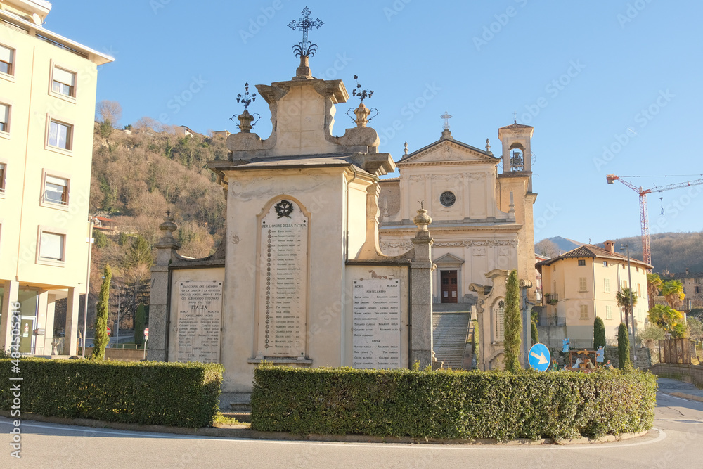 Il Monumento ai Caduti di Ponte Lambro in provincia di Como, Italia.