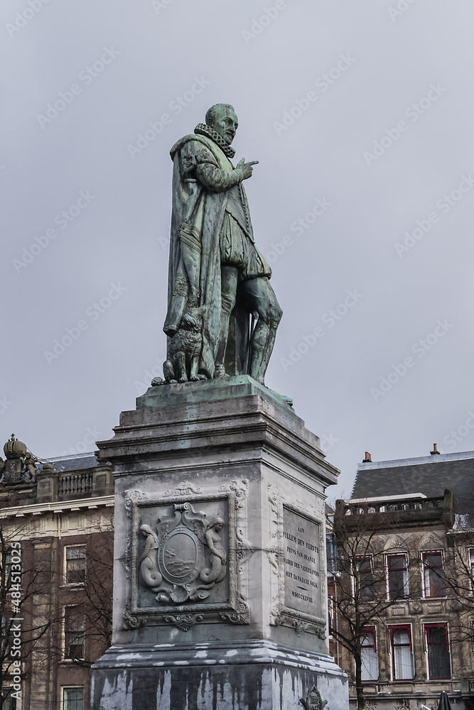 Obraz premium Equestrian statue of William I Prince of Orange (1845) on Het Plein. William I known as William the Silent or William of Orange (Willem van Oranje). The Hague, (Den Haag), The Netherlands.
