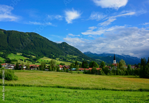 alpejski krajobraz, dolina w słońcu, alpine village, idyllic landscape, town in the valley