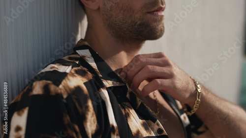 guy in a Hawaiian shirt with a gold pendant