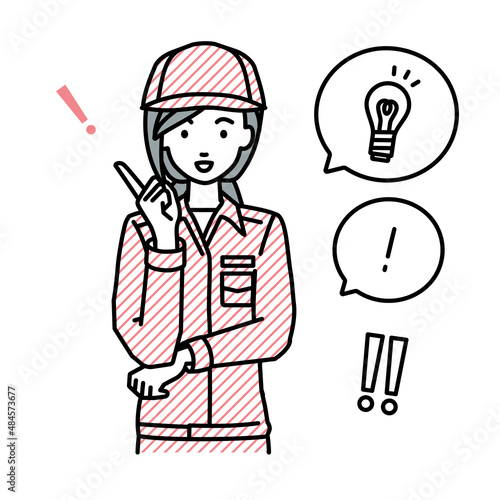 立って素晴らしいアイデアをひらめいた作業員の女性 フキダシに電球と感嘆符のセット