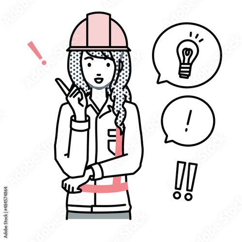 立って素晴らしいアイデアをひらめいた工事現場の女性 フキダシに電球と感嘆符のセット