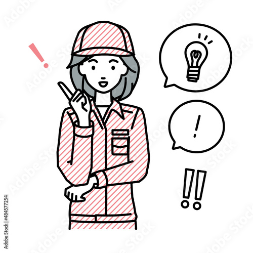 立って素晴らしいアイデアをひらめいた作業員の女性 フキダシに電球と感嘆符のセット