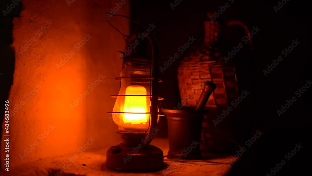 Vidéo Stock Closeup of a classic incandescent lamp. Glass bulb, inert