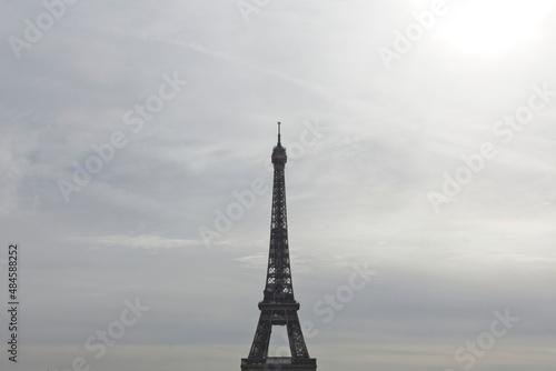 the eiffel tower in paris © Matthieu