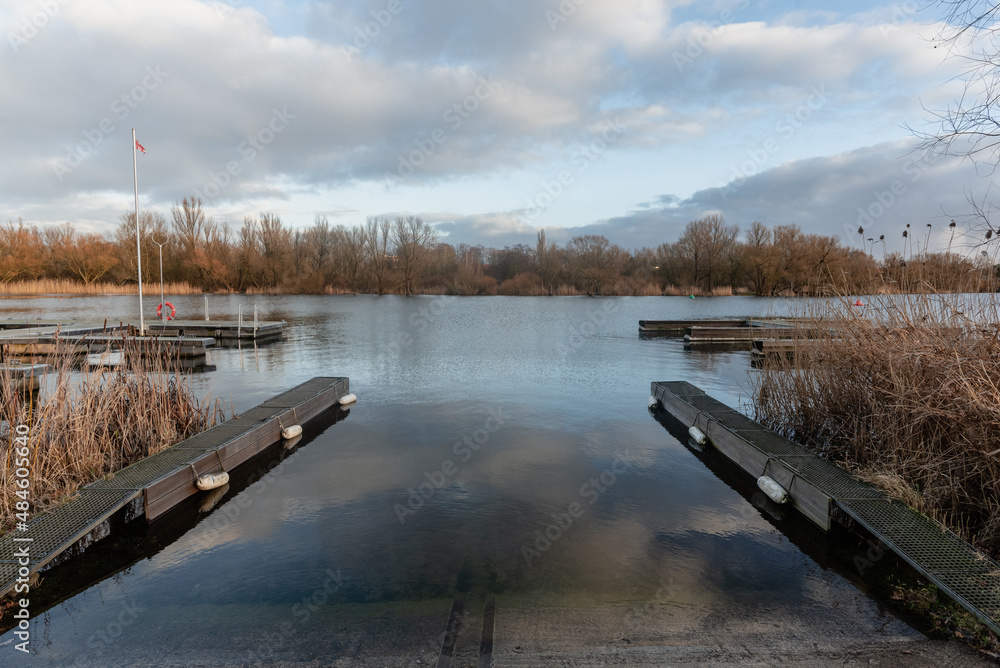 Naklejka premium Slipway into the lake in autumn.