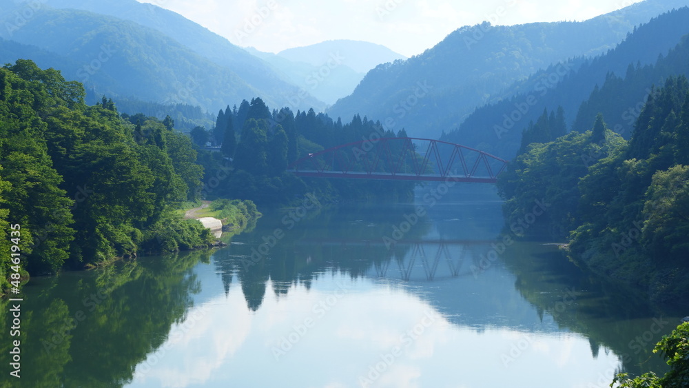 川に架かる日本の鉄橋。