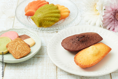 美味しいマドレーヌとクッキーでティータイム
