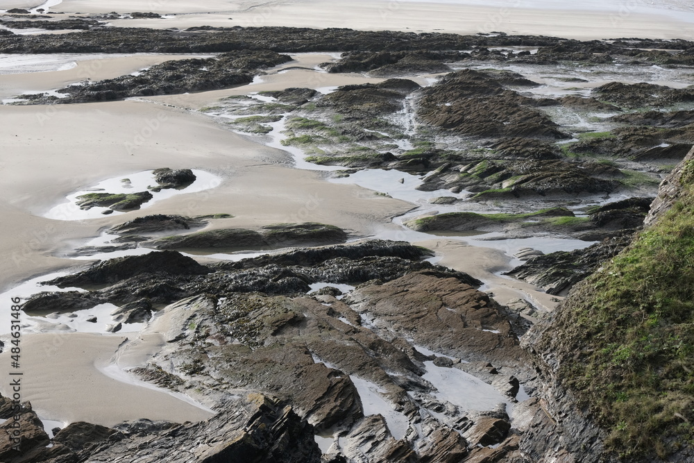 This series explores the visual variety observed on the French coast, focusing on desert seashores.

Gathers many types of settings, large beach areas, eroded rocks, reflective surfaces, sea flora...
