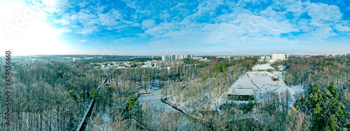Jastrzębie Zdrój, miasto przemysłowe zimą z lotu ptaka na Śląsku w Polsce, pa...