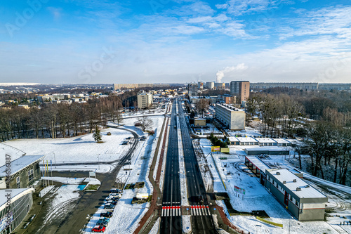 Jastrzębie Zdrój, miasto przemysłowe zimą z lotu ptaka na Śląsku w Polsce, panorama