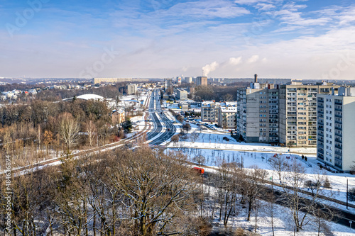 Jastrzębie Zdrój, miasto przemysłowe zimą z lotu ptaka na Śląsku w Polsce, pa...