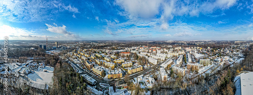 Jastrz  bie Zdr  j  miasto przemys  owe zim   z lotu ptaka na   l  sku w Polsce  panorama