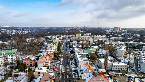 Jastrzębie Zdrój, miasto przemysłowe zimą z lotu ptaka na Śląsku w Polsce, pa...