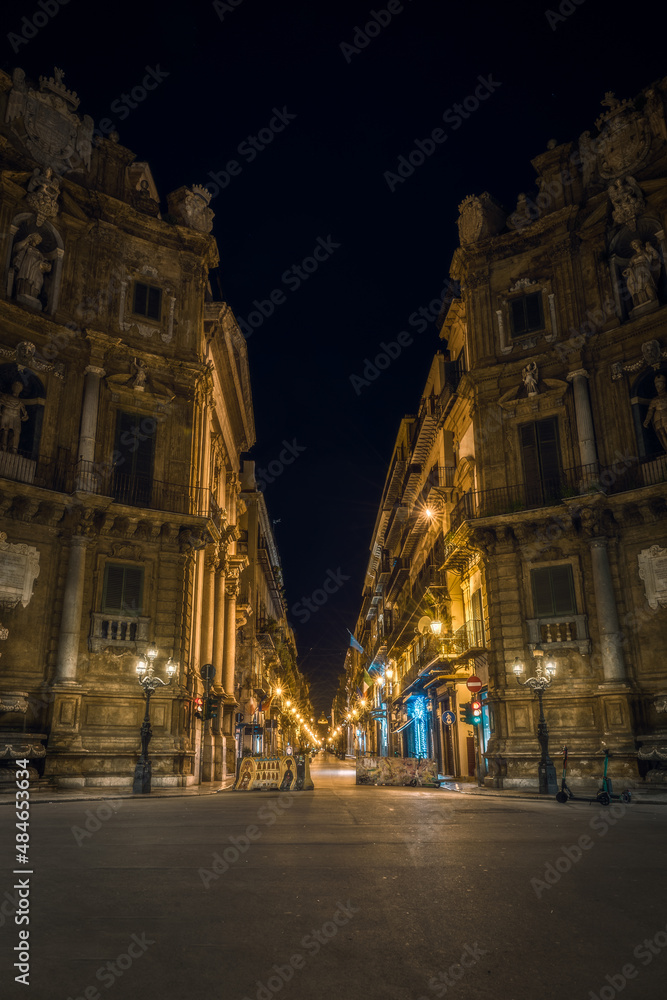 I quattro conti di Palermo in veduta notturna