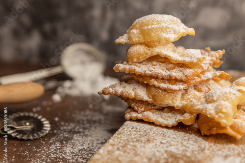 Chiacchiere di Carnevale italienische Karnevals Spezialität photo