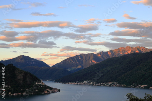 Veduta della Val Ceresio al tramonto con nuvole