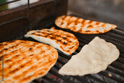 Tortilla a la parrilla en Cachi, Salta Argentina