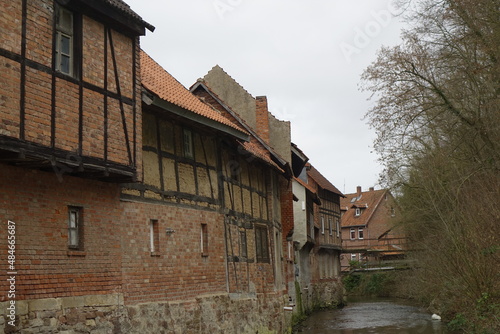 Back sides of old German red brick and framework houses in 'Klein Venedig' (Little Venice) at River Lamme (horizontal), Bad Salzdetfurth, Lower Saxony, Germany © Jens