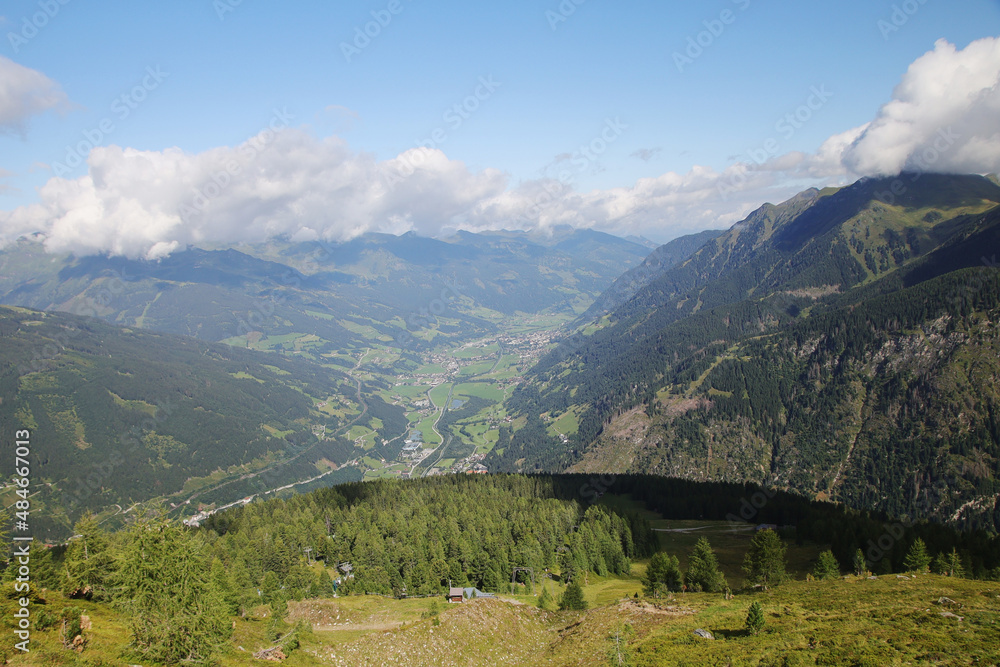 Obraz premium Panorama of Gastein valley from Graukogel mountain, Austria
