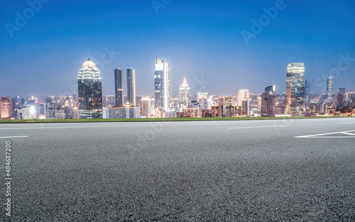 Freeway skyline and financial district modern buildings © 昊 周
