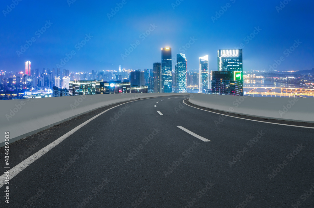 Fototapeta premium Freeway skyline and financial district modern buildings