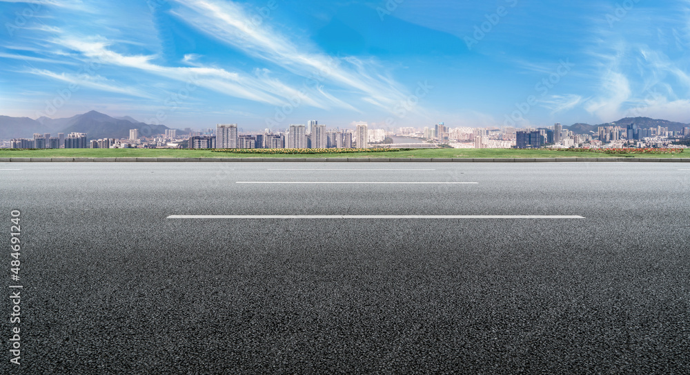 Fototapeta premium Freeway skyline and financial district modern buildings