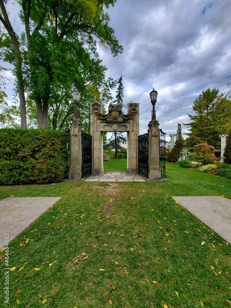 Fototapeta premium Edwards Garden Kingston Toronto, ON Structure