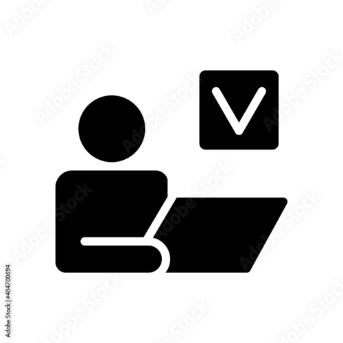 Individual tasks black glyph icon. Productive work management. Complete project. Professional partnership. Silhouette symbol on white space. Solid pictogram. Vector isolated illustration