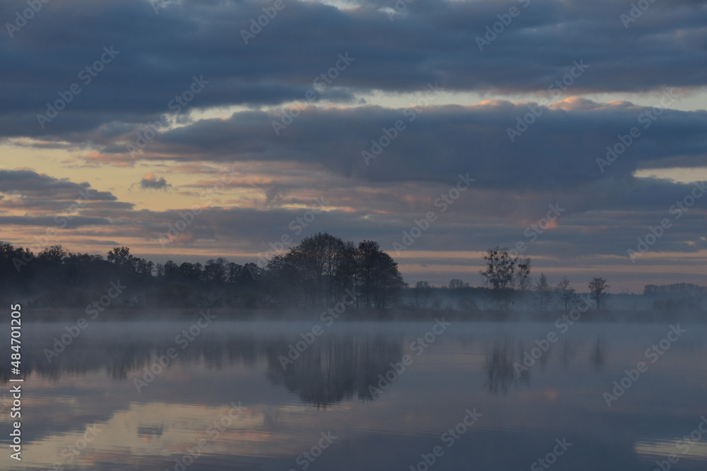 Fototapeta premium Sonnenaufgang am Latzigsee bei Borken