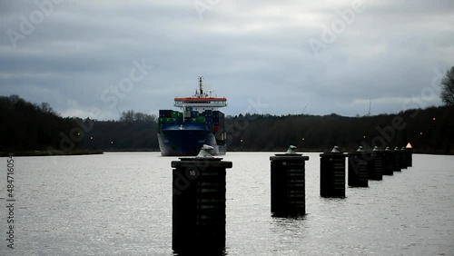 Frachtschiff im Nord-Ostsee-Kanal  photo