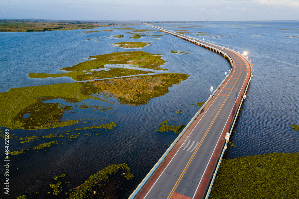 Obraz premium Aerial view of Ekachai Bridge or Chaloem Phrakiat 80 Phansa Bridge. Located in Thale Noi, Connect between Phatthalung and Songkhla province in Thailand.