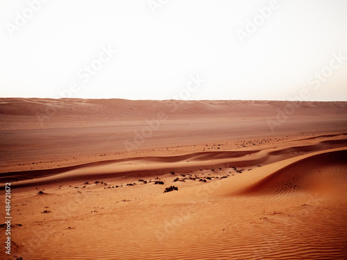 Coucher de soleil sur les dunes du désert d'Oman
