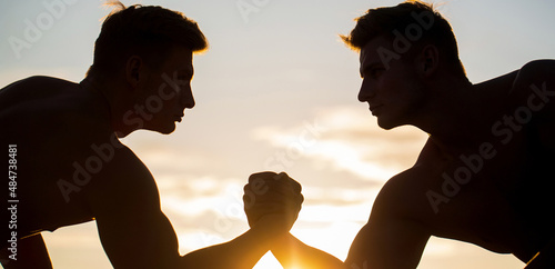Фотография Silhouette of hands that compete in strength
