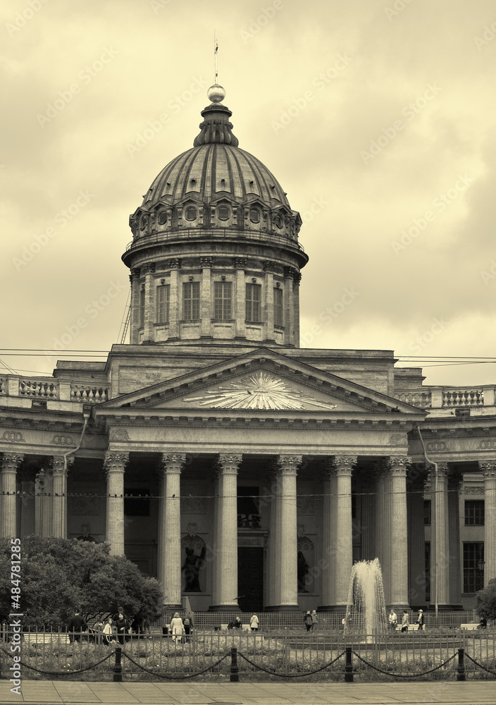 Obraz premium Central portico of the Kazan Cathedral