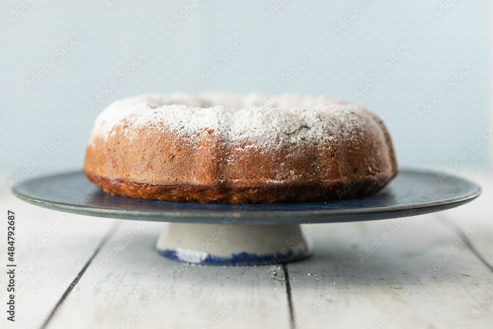 Simple round cake